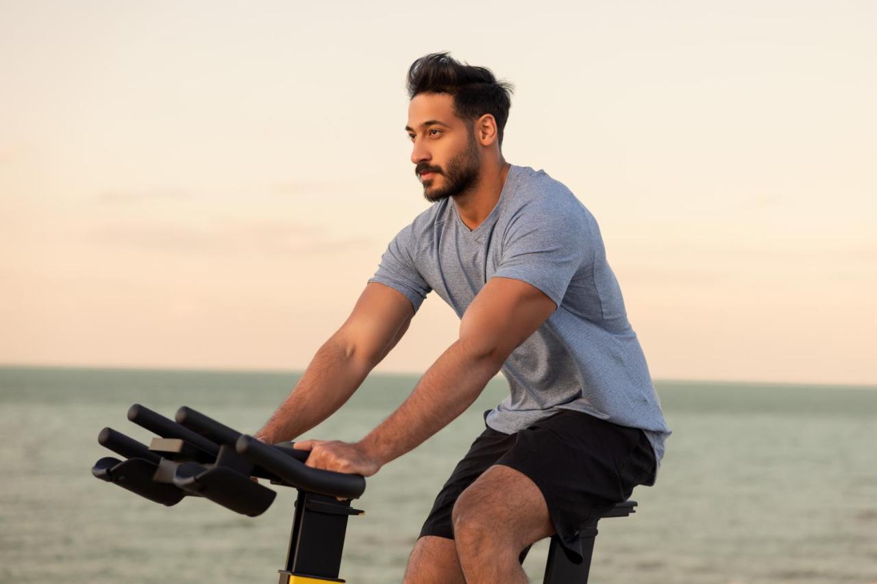 Jumeirah Messilah Beach Kuwait Kuwait City Exterior photo A man on a stationary bicycle