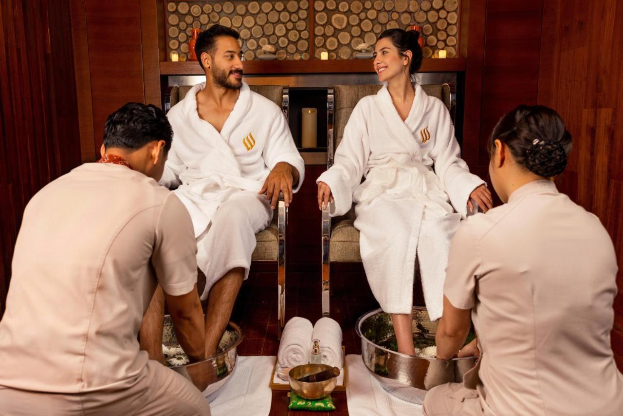 Jumeirah Messilah Beach Kuwait Kuwait City Exterior photo A couple receiving a spa treatment