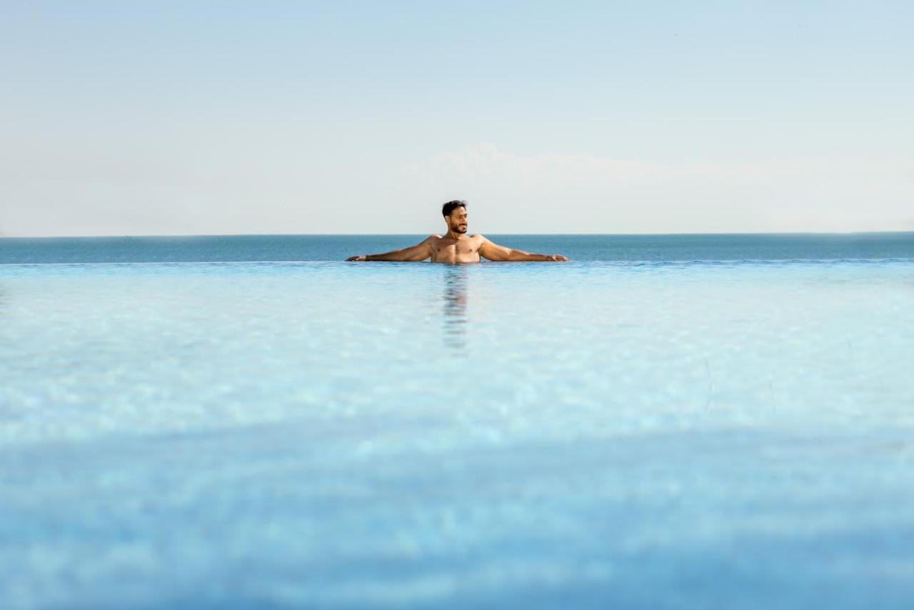 Jumeirah Messilah Beach Kuwait Kuwait City Exterior photo Infinity pool